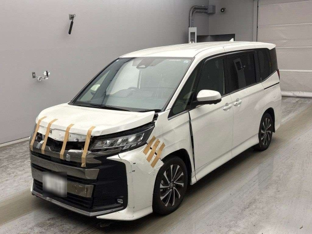 TOYOTA NOAH — фото