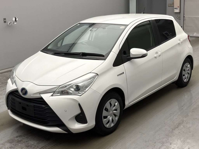 TOYOTA VITZ — фото