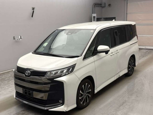 TOYOTA NOAH — фото