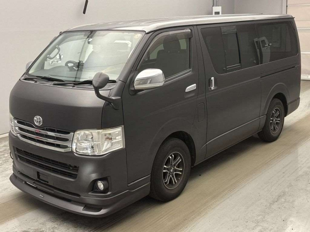 TOYOTA HIACE — фото