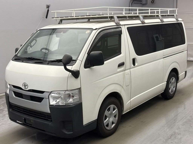 TOYOTA HIACE — фото