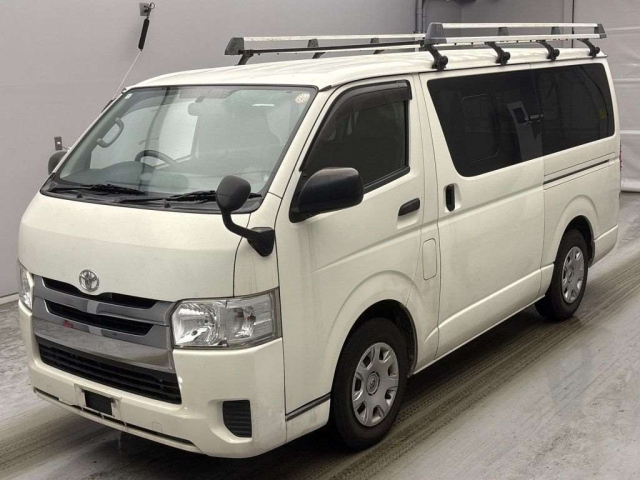 TOYOTA HIACE — фото