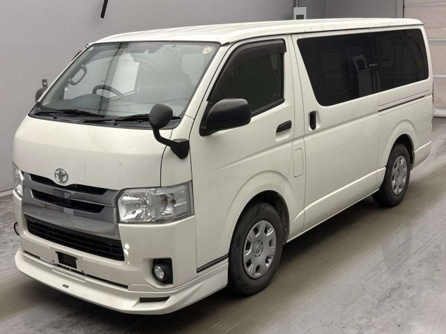 TOYOTA HIACE — фото