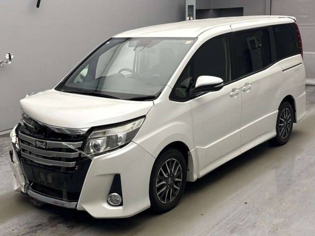 TOYOTA NOAH — фото