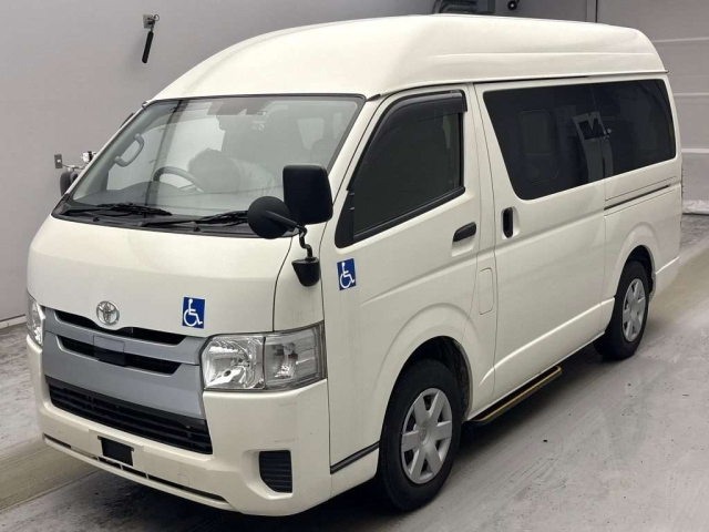 TOYOTA HIACE — фото