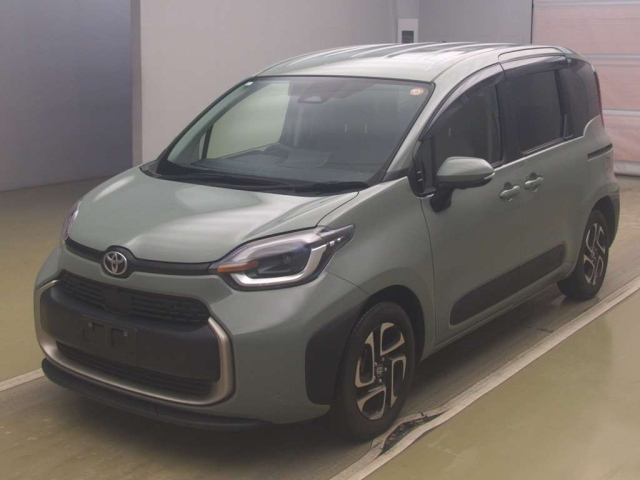 TOYOTA SIENTA — фото