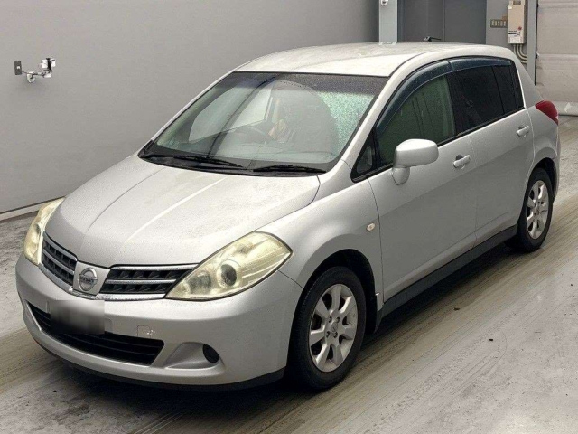 NISSAN TIIDA — фото