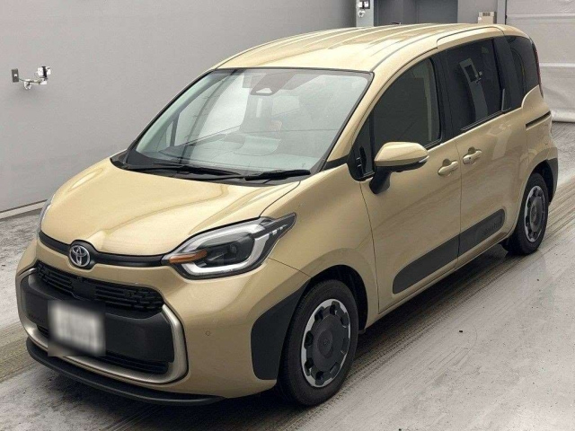 TOYOTA SIENTA — фото
