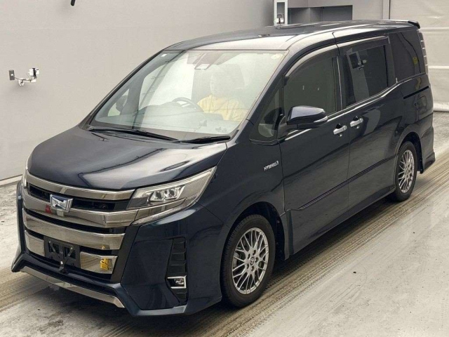 TOYOTA NOAH — фото