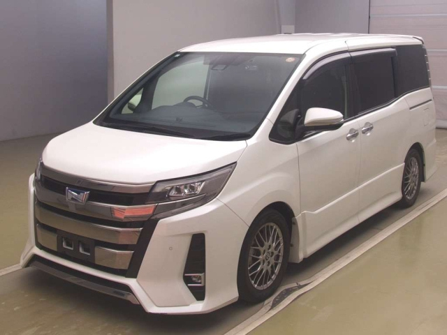TOYOTA NOAH — фото
