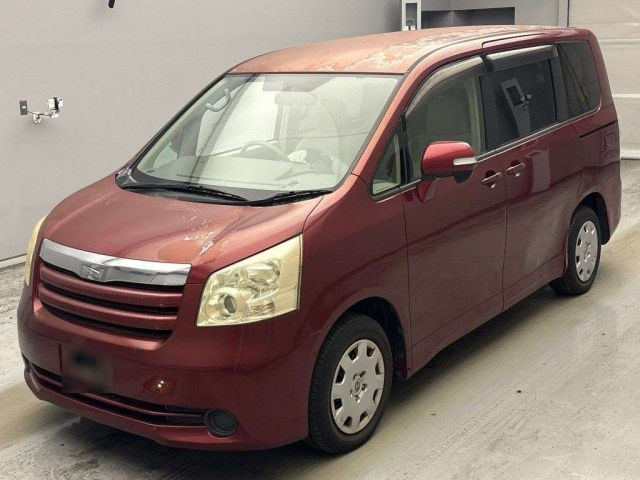 TOYOTA NOAH — фото