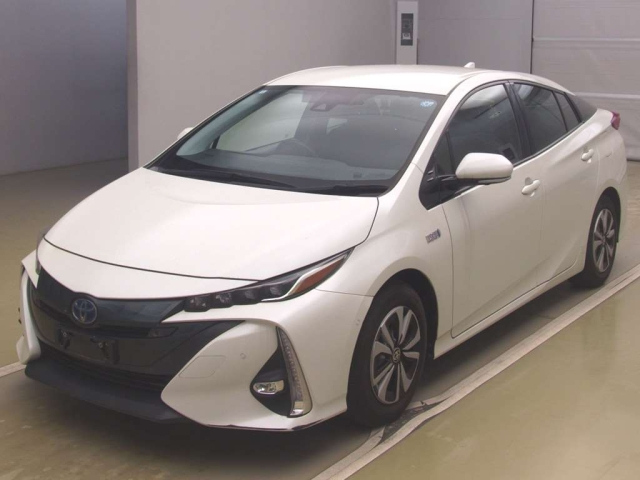 TOYOTA PRIUS — фото