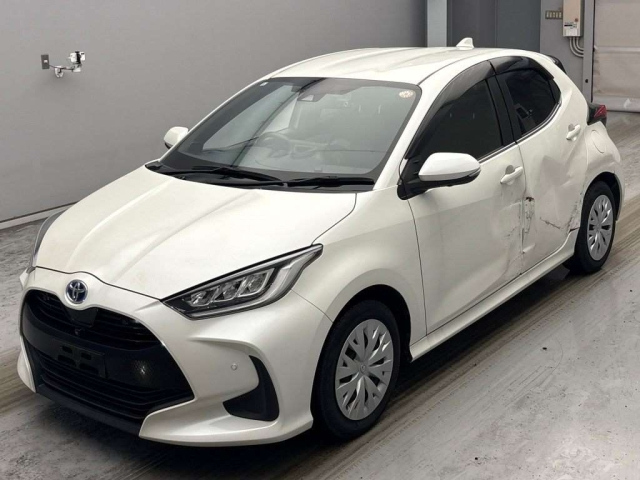 TOYOTA YARIS — фото