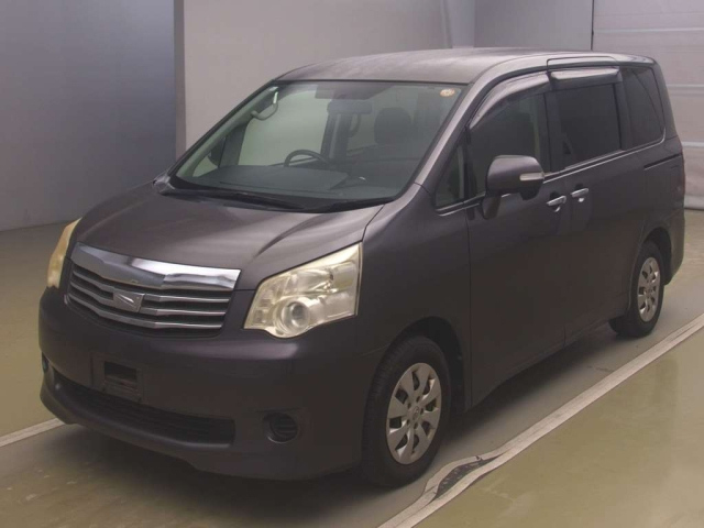 TOYOTA NOAH — фото