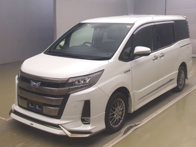 TOYOTA NOAH — фото