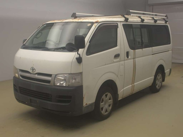 TOYOTA HIACE — фото