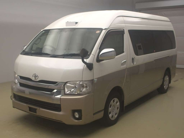TOYOTA HIACE — фото