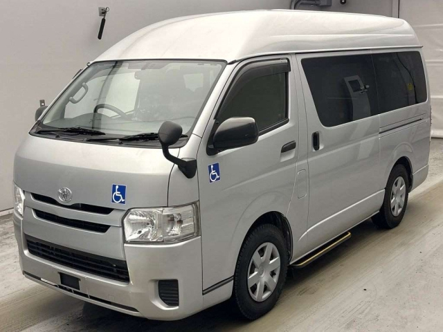 TOYOTA HIACE — фото