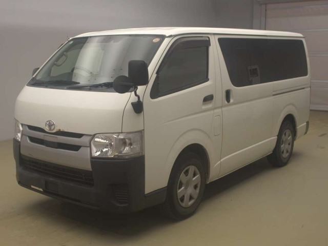 TOYOTA HIACE — фото