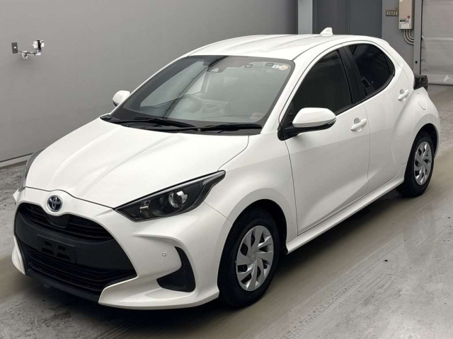 TOYOTA YARIS — фото