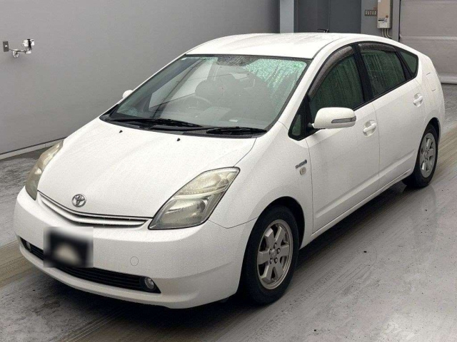 TOYOTA PRIUS — фото