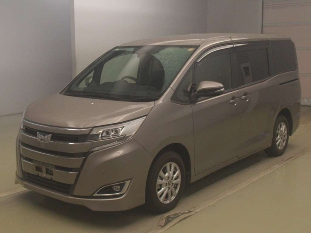 TOYOTA NOAH — фото
