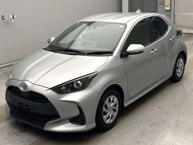 TOYOTA YARIS — фото