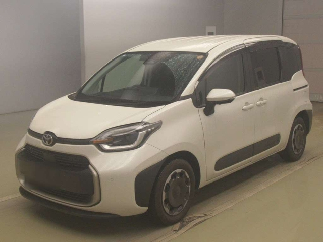 TOYOTA SIENTA — фото