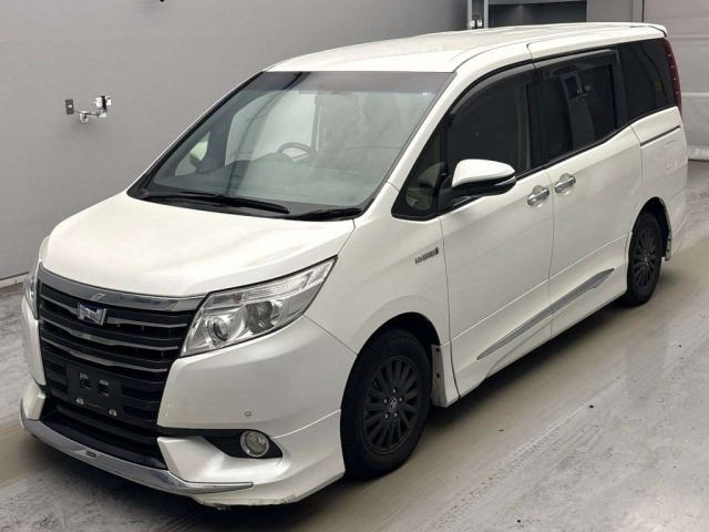 TOYOTA NOAH — фото