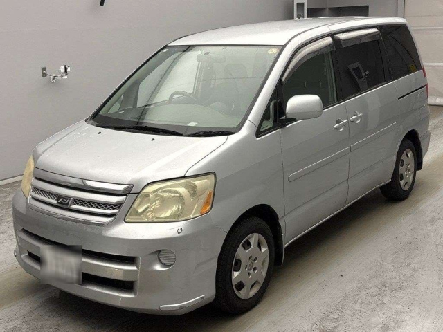 TOYOTA NOAH — фото