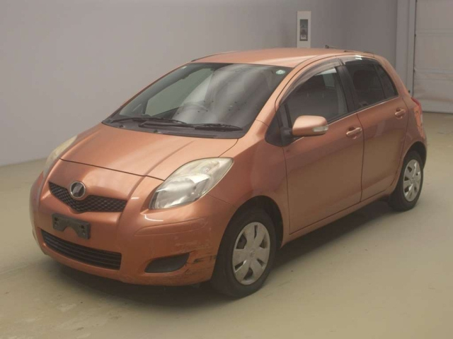 TOYOTA VITZ — фото