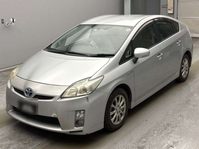 TOYOTA PRIUS — фото
