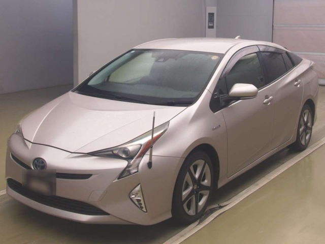 TOYOTA PRIUS — фото
