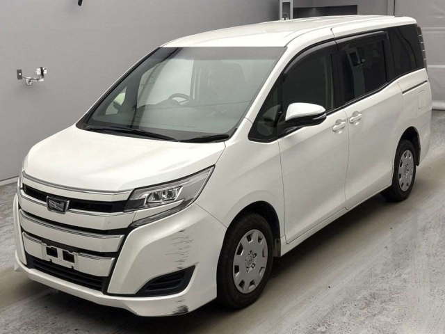 TOYOTA NOAH — фото