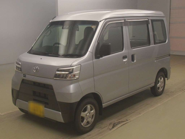 TOYOTA PIXIS — фото