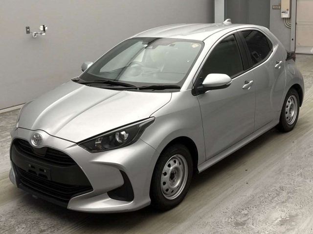 TOYOTA YARIS — фото