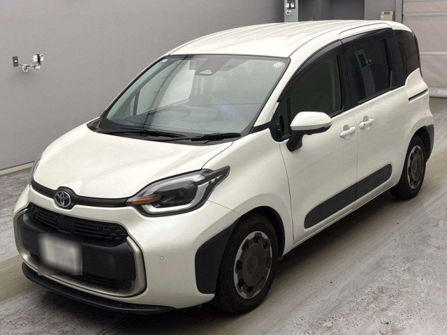 TOYOTA SIENTA — фото