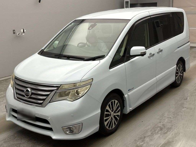 NISSAN SERENA — фото