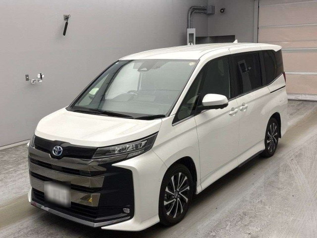 TOYOTA NOAH — фото