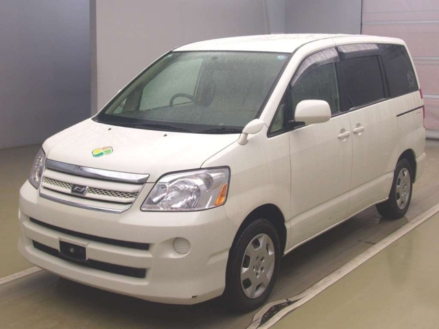 TOYOTA NOAH — фото