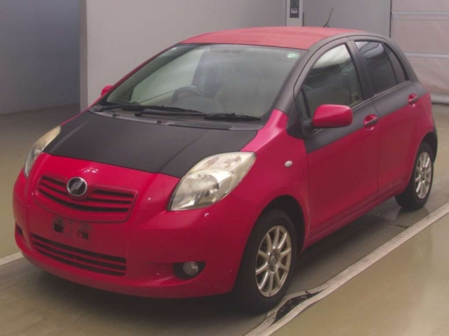 TOYOTA VITZ — фото