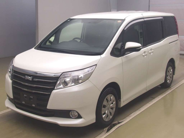 TOYOTA NOAH — фото