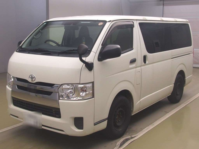 TOYOTA HIACE — фото
