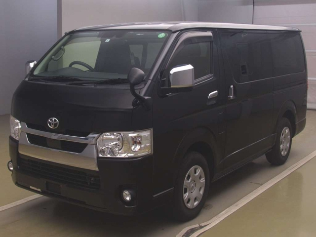 TOYOTA HIACE — фото