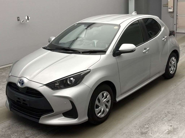 TOYOTA YARIS — фото