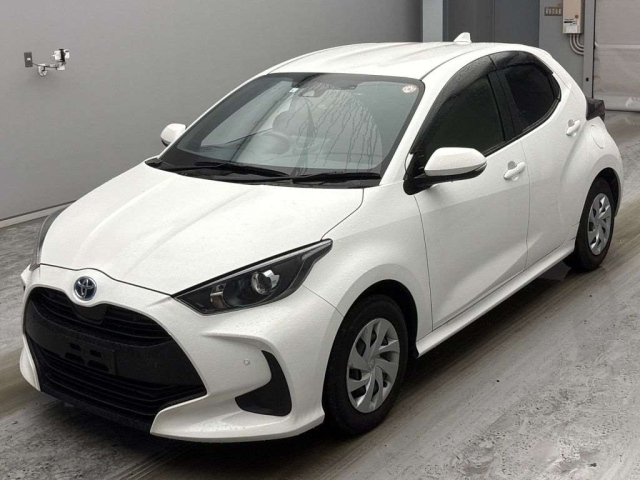 TOYOTA YARIS — фото