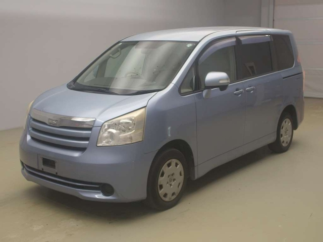 TOYOTA NOAH — фото