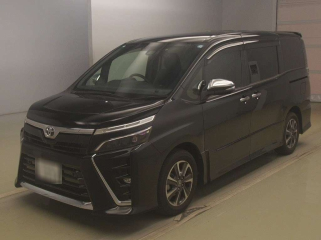 TOYOTA VOXY — фото