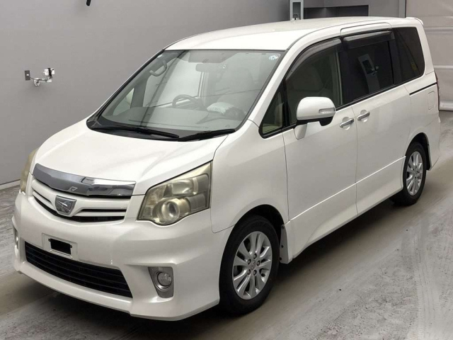 TOYOTA NOAH — фото