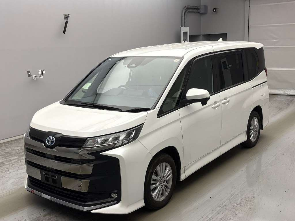 TOYOTA NOAH — фото